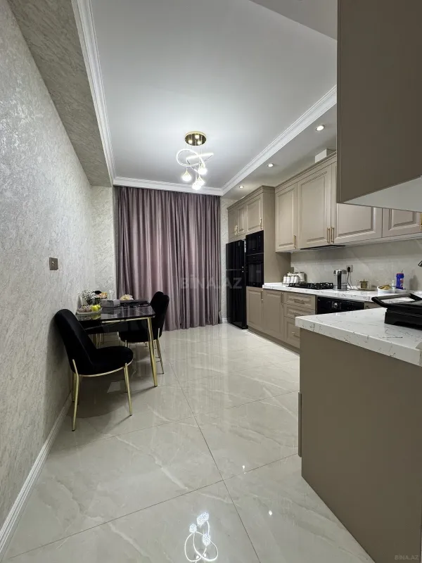 Satılır 3 otaqlı mənzil 130 m²