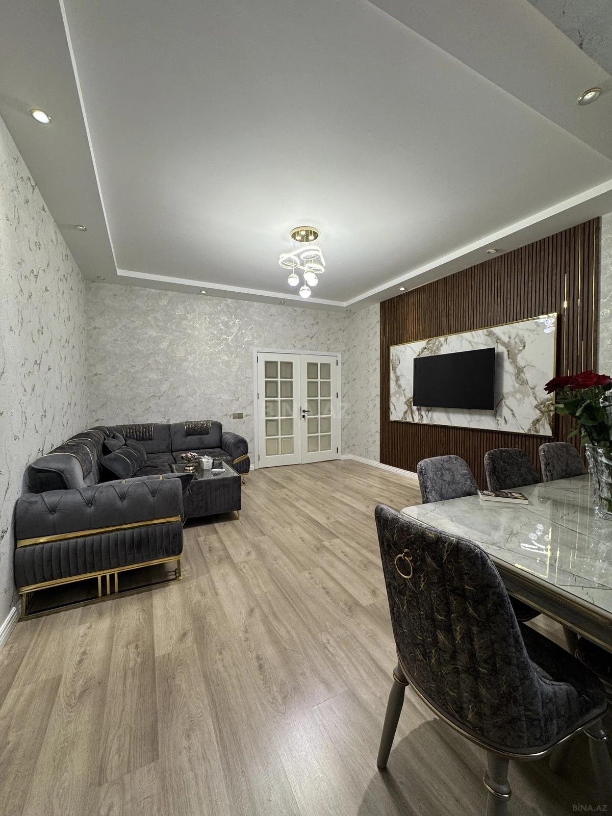 Satılır 3 otaqlı mənzil 130 m²