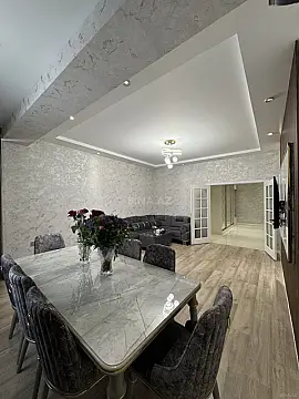 Satılır 3 otaqlı mənzil 130 m²