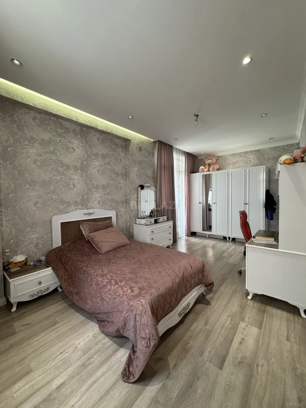 Satılır 3 otaqlı mənzil 130 m²
