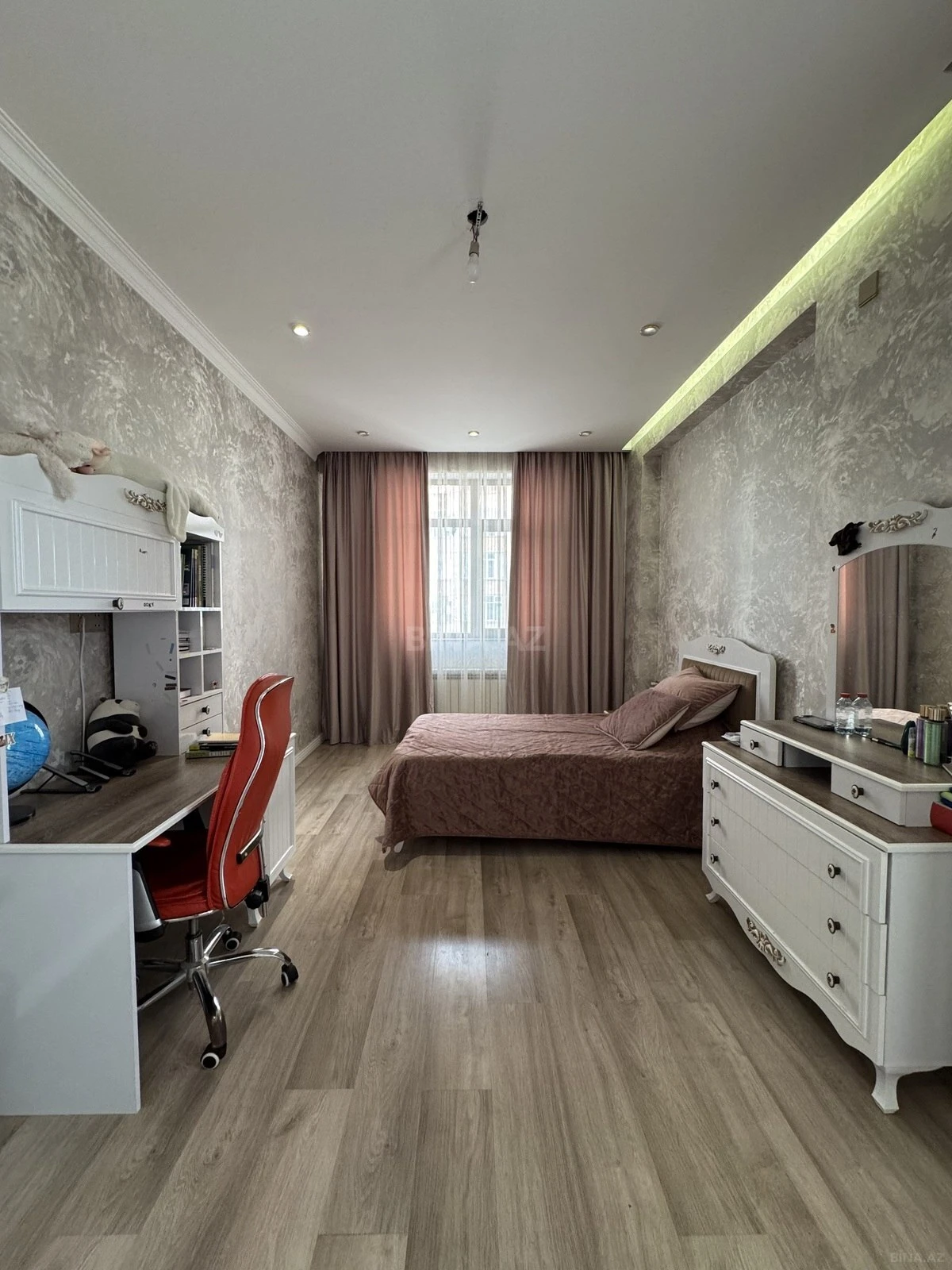 Satılır 3 otaqlı mənzil 130 m²