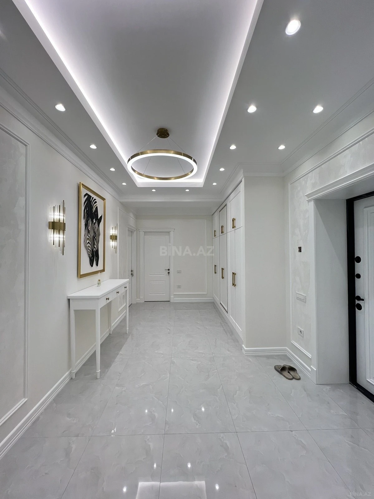 Satılır 4 otaqlı mənzil 175 m²