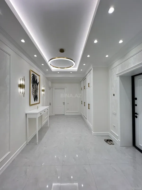 Satılır 4 otaqlı mənzil 175 m²