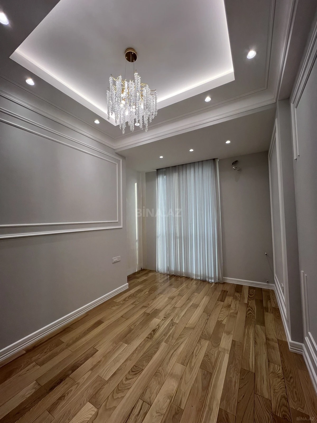 Satılır 4 otaqlı mənzil 175 m²