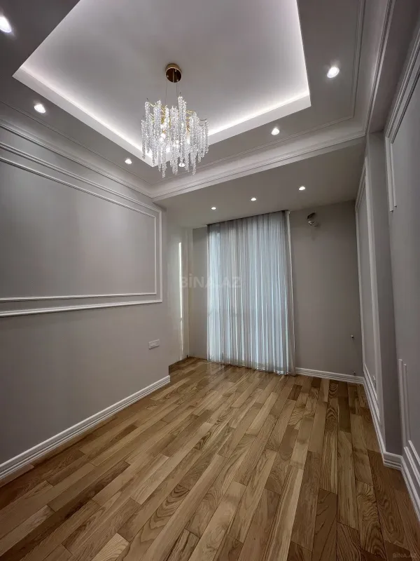 Satılır 4 otaqlı mənzil 175 m²