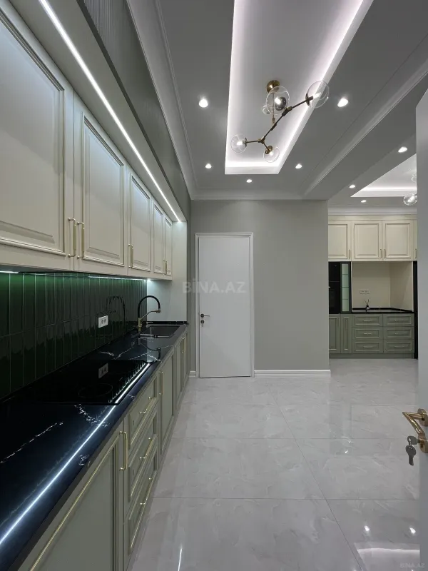 Satılır 4 otaqlı mənzil 175 m²