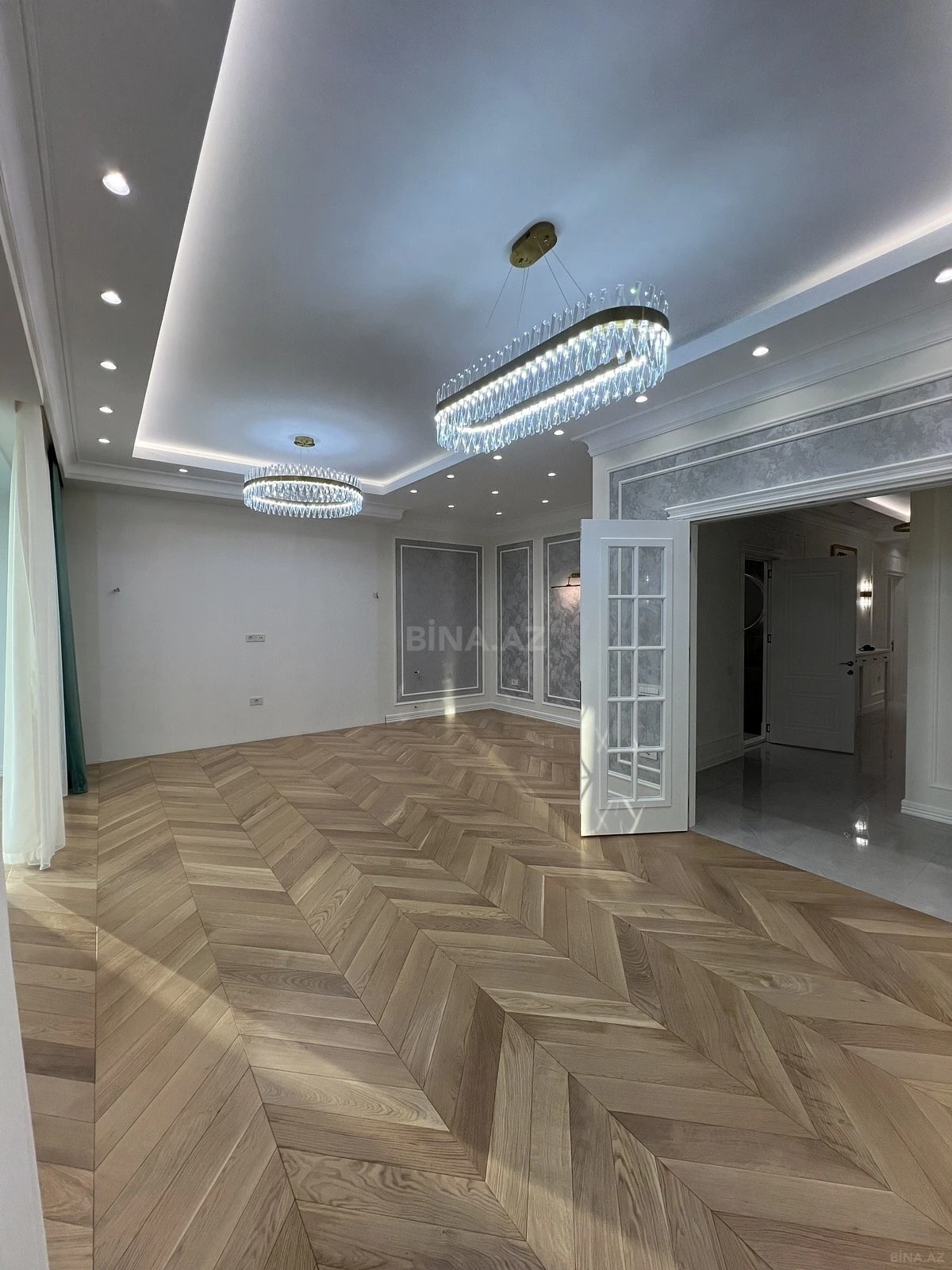 Satılır 4 otaqlı mənzil 175 m²