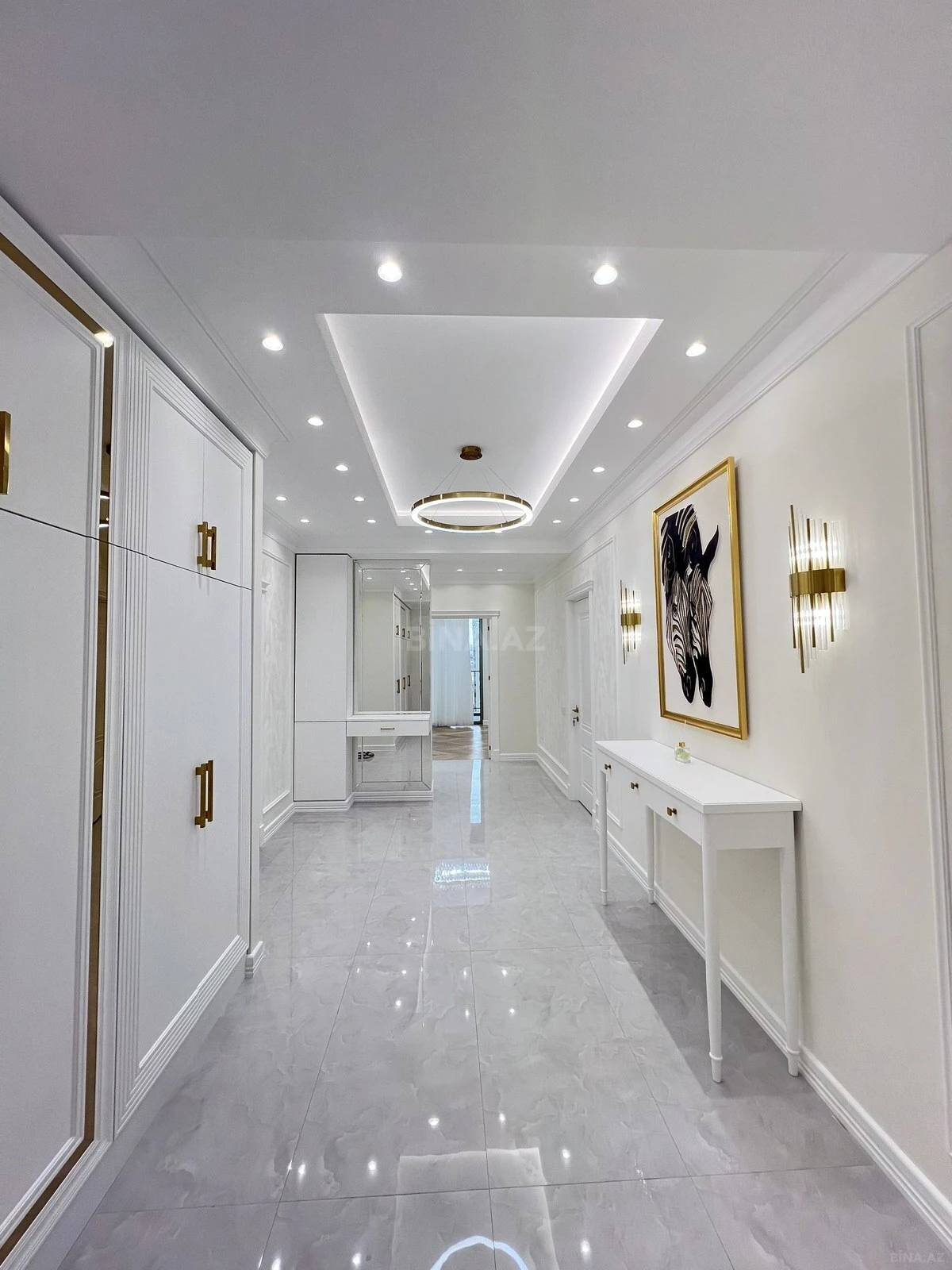 Satılır 4 otaqlı mənzil 175 m²