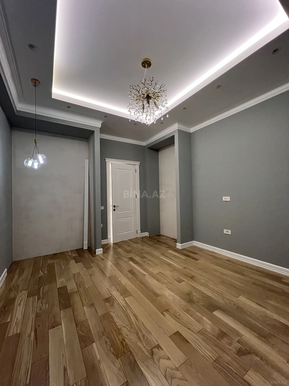 Satılır 4 otaqlı mənzil 175 m²