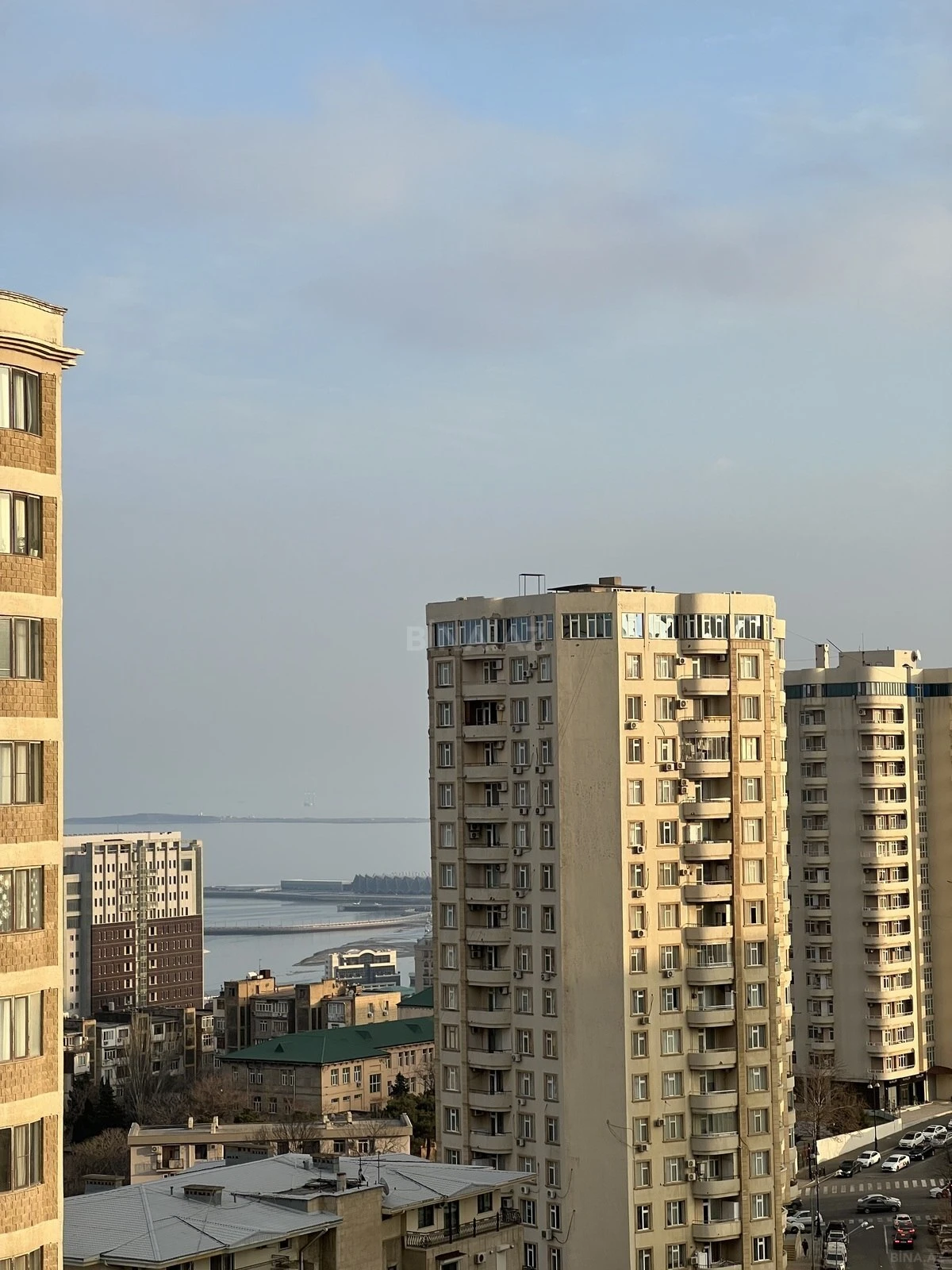 Satılır 4 otaqlı mənzil 175 m²