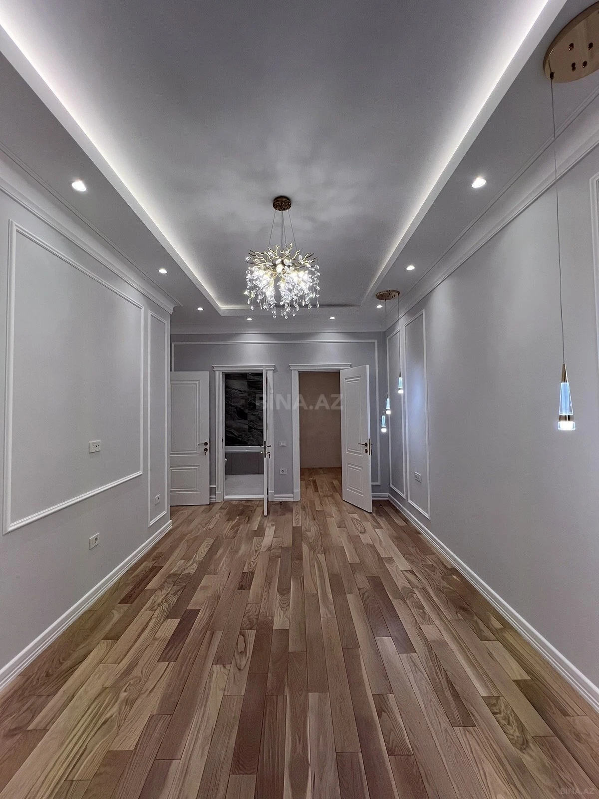 Satılır 4 otaqlı mənzil 175 m²