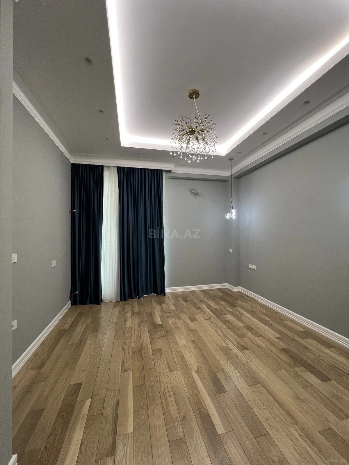 Satılır 4 otaqlı mənzil 175 m²