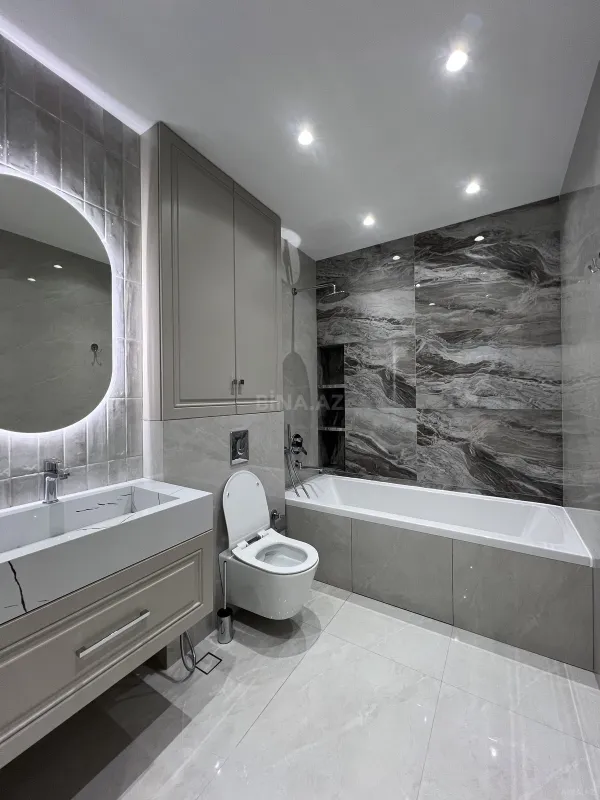 Satılır 4 otaqlı mənzil 175 m²