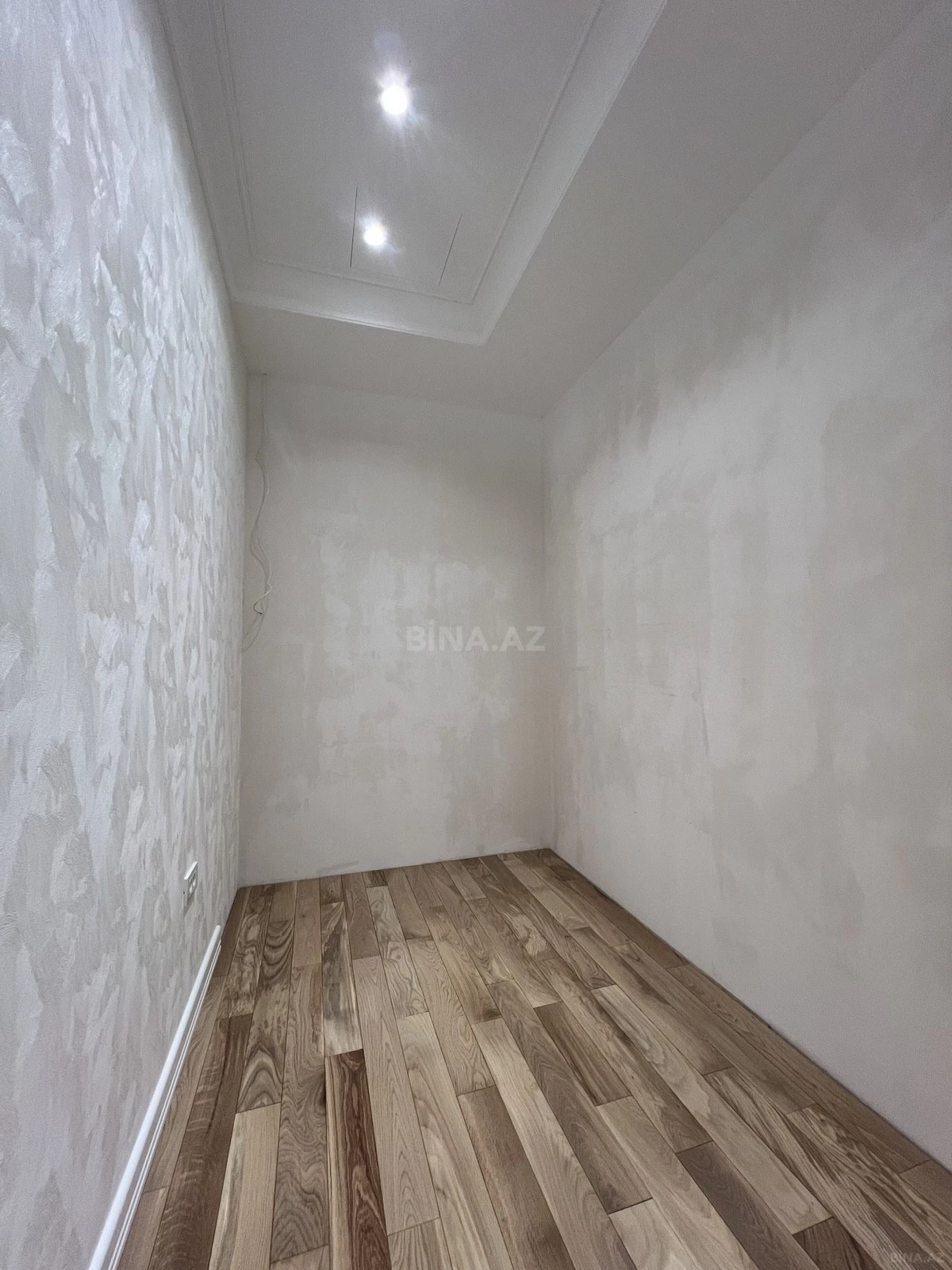 Satılır 4 otaqlı mənzil 175 m²