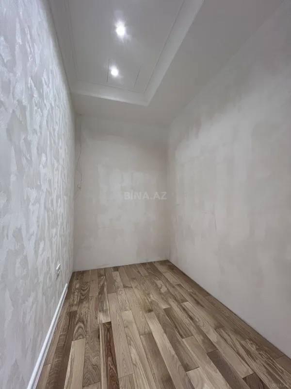 Satılır 4 otaqlı mənzil 175 m²