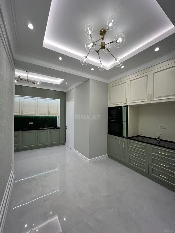 Satılır 4 otaqlı mənzil 175 m²
