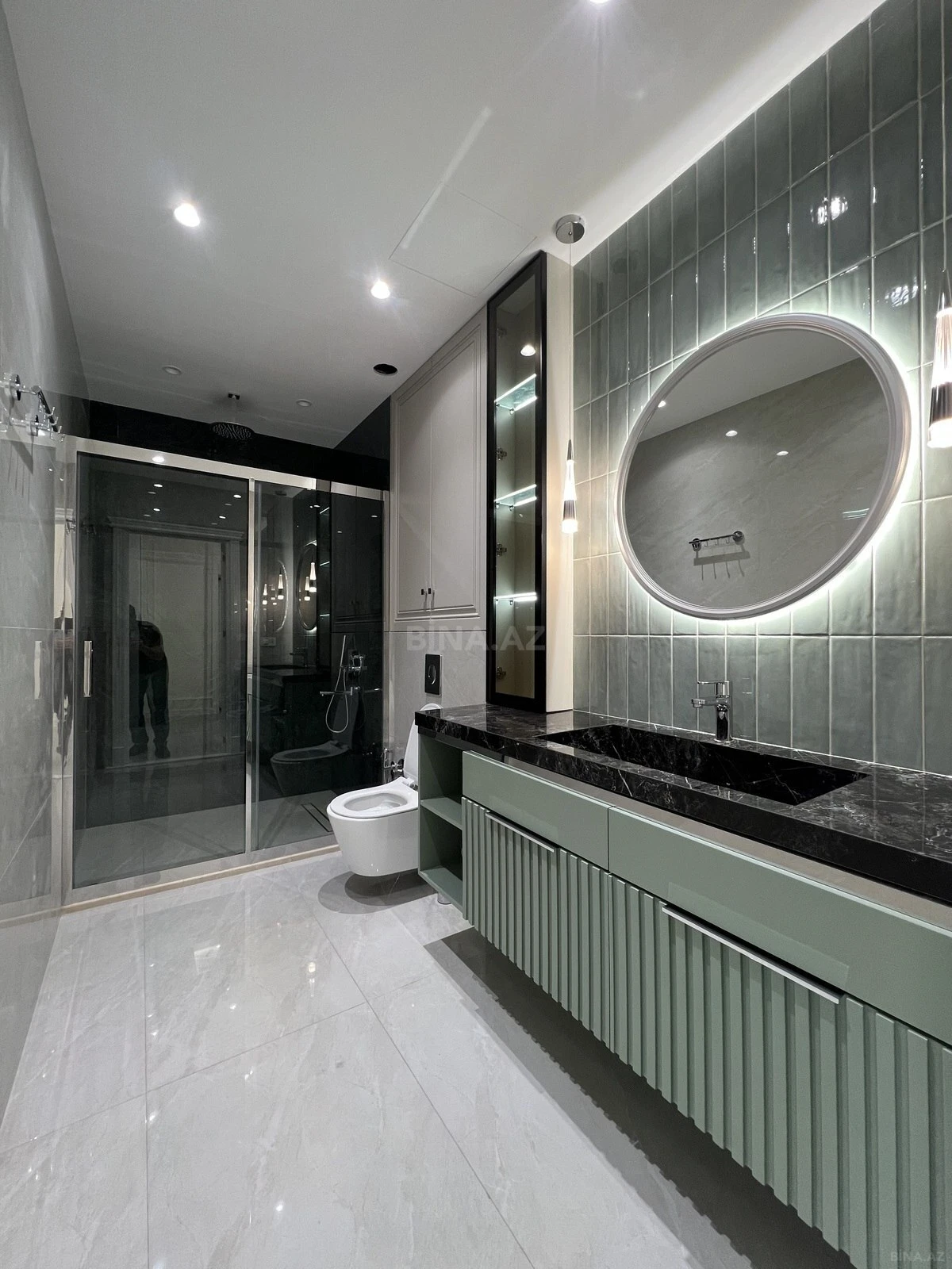 Satılır 4 otaqlı mənzil 175 m²