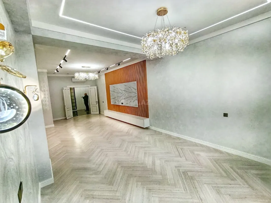 Satılır 4 otaqlı mənzil 173 m²