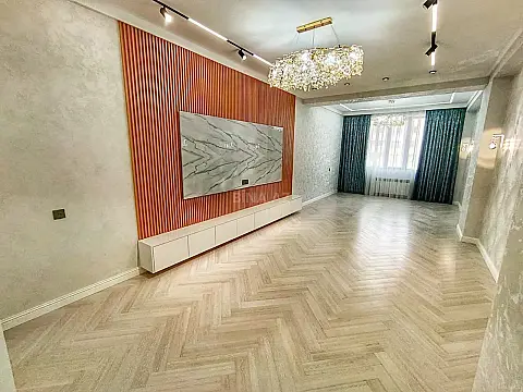 Satılır 4 otaqlı mənzil 173 m²