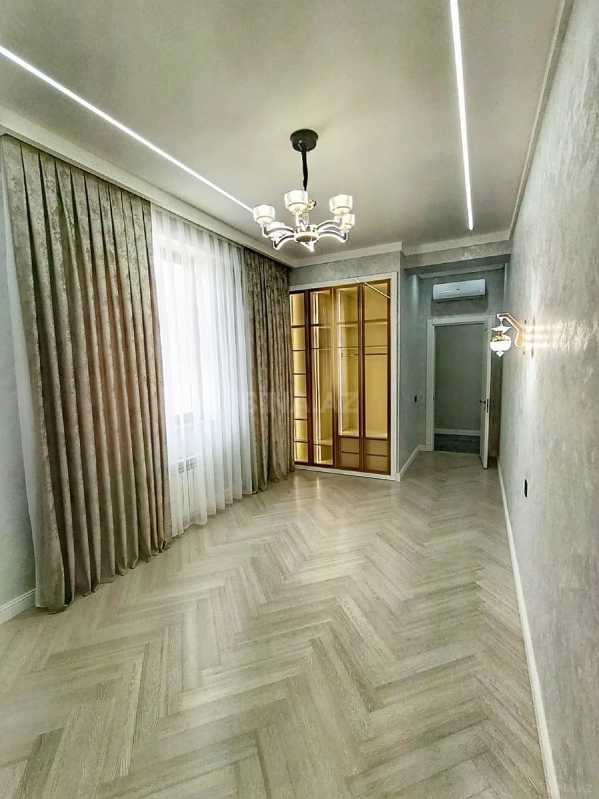Satılır 4 otaqlı mənzil 173 m²