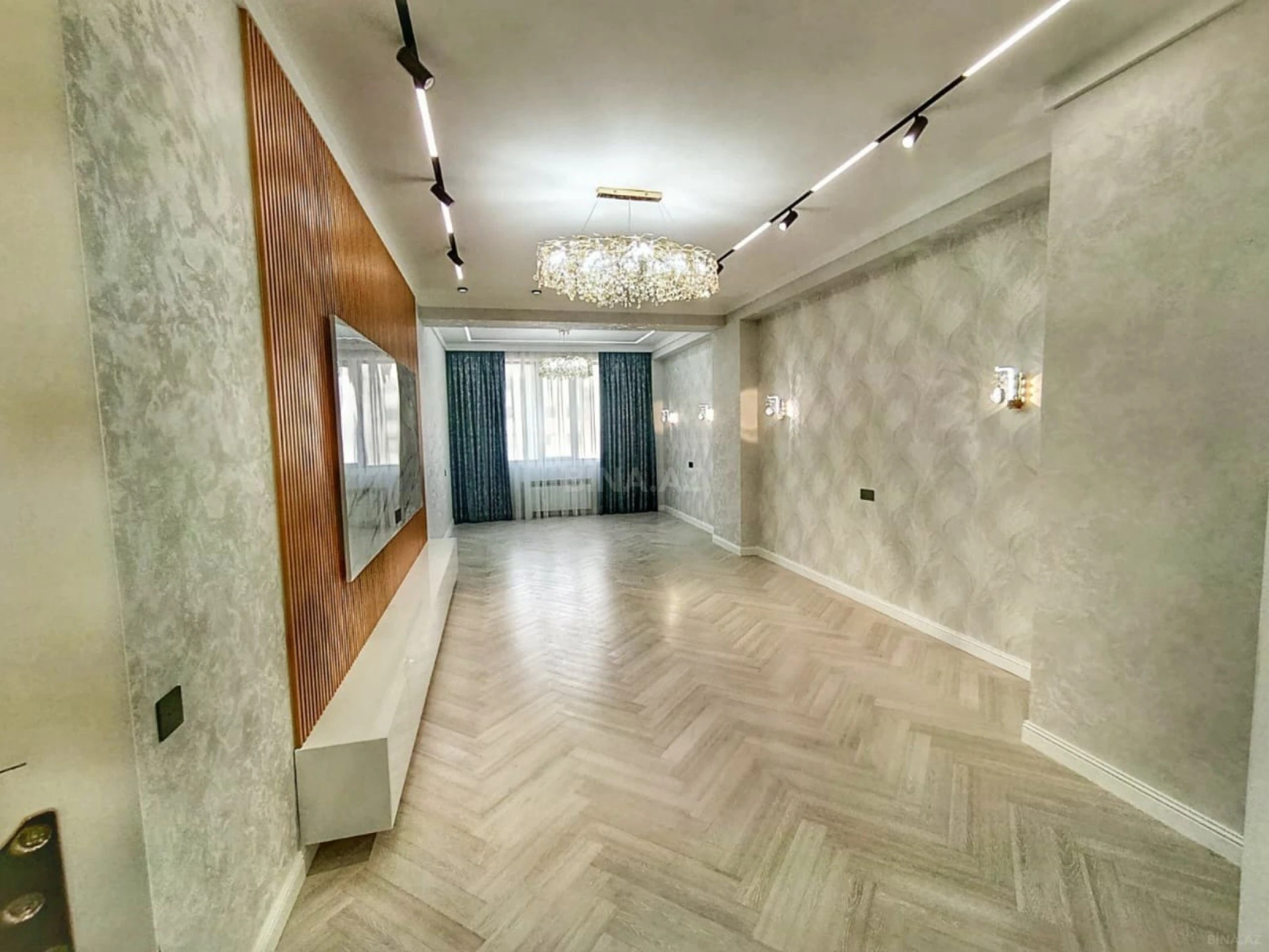Satılır 4 otaqlı mənzil 173 m²