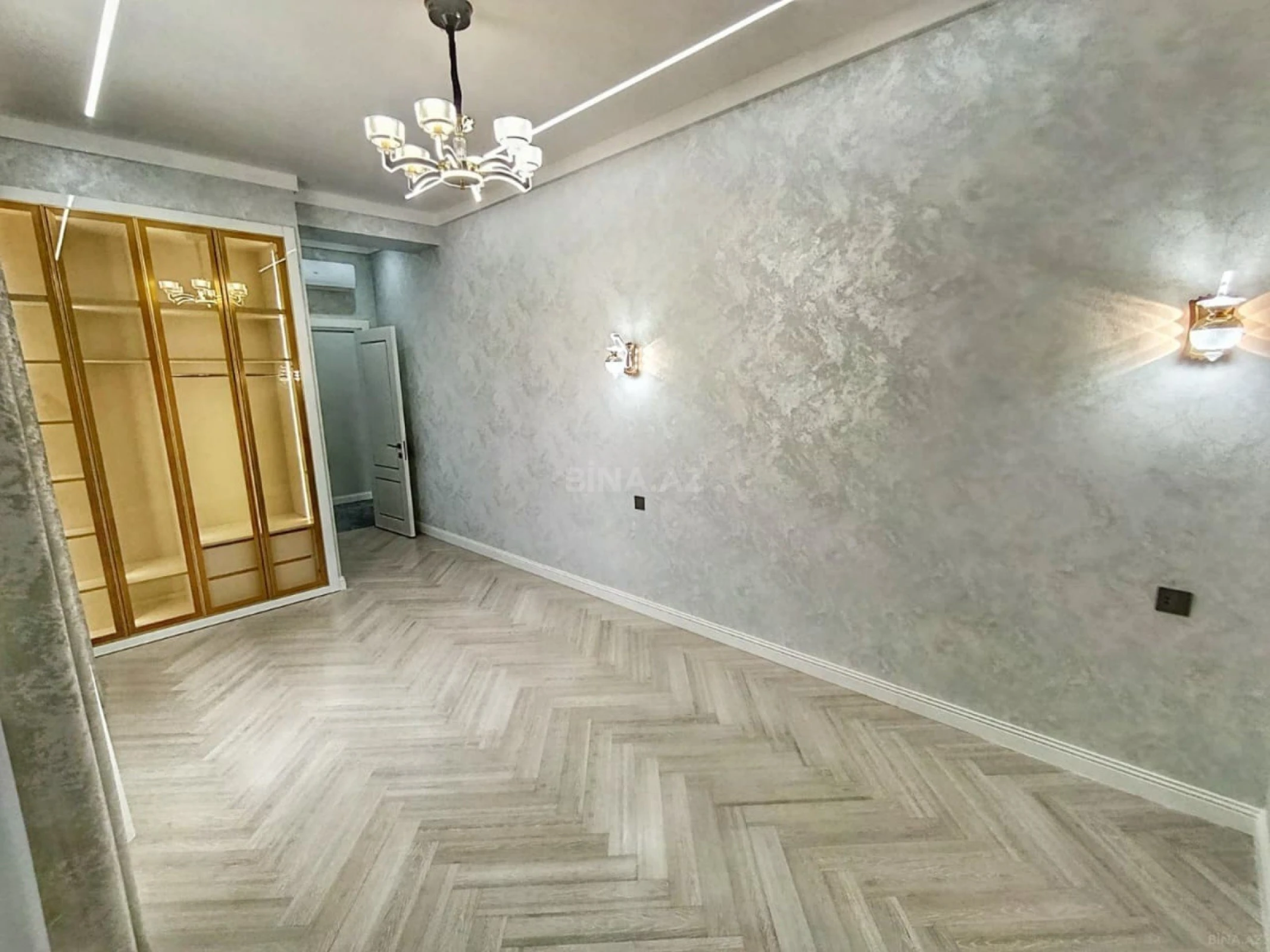 Satılır 4 otaqlı mənzil 173 m²