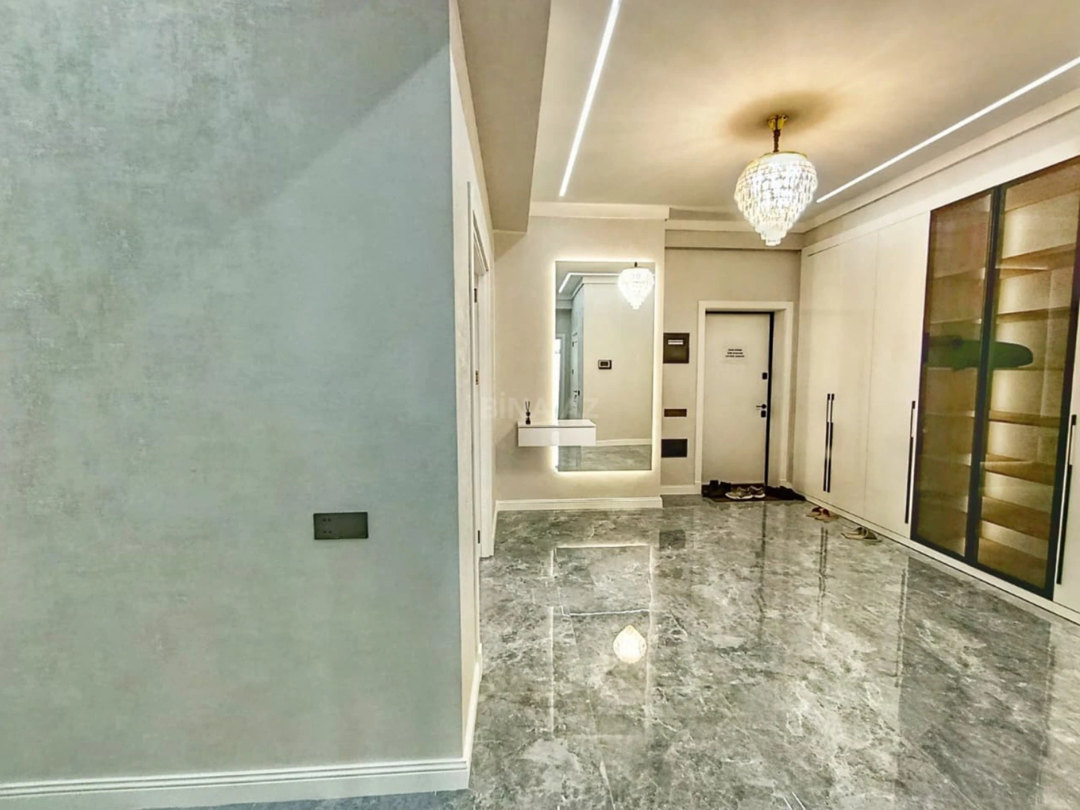 Satılır 4 otaqlı mənzil 173 m²