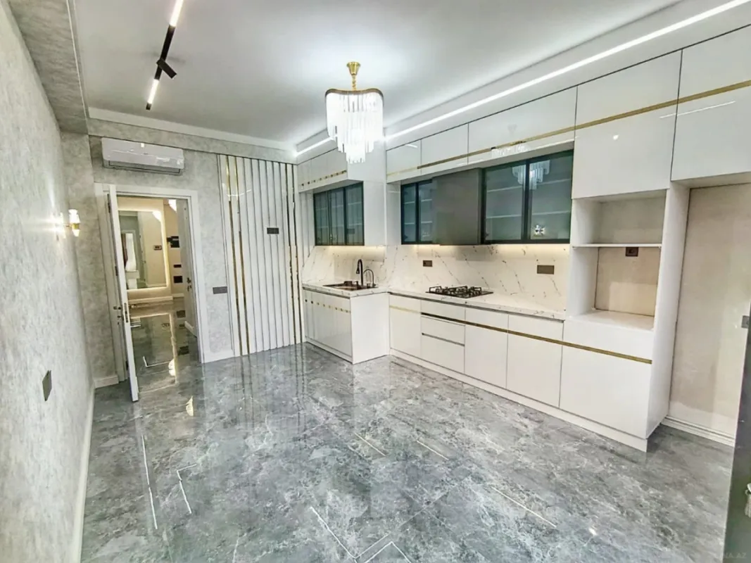 Satılır 4 otaqlı mənzil 173 m²