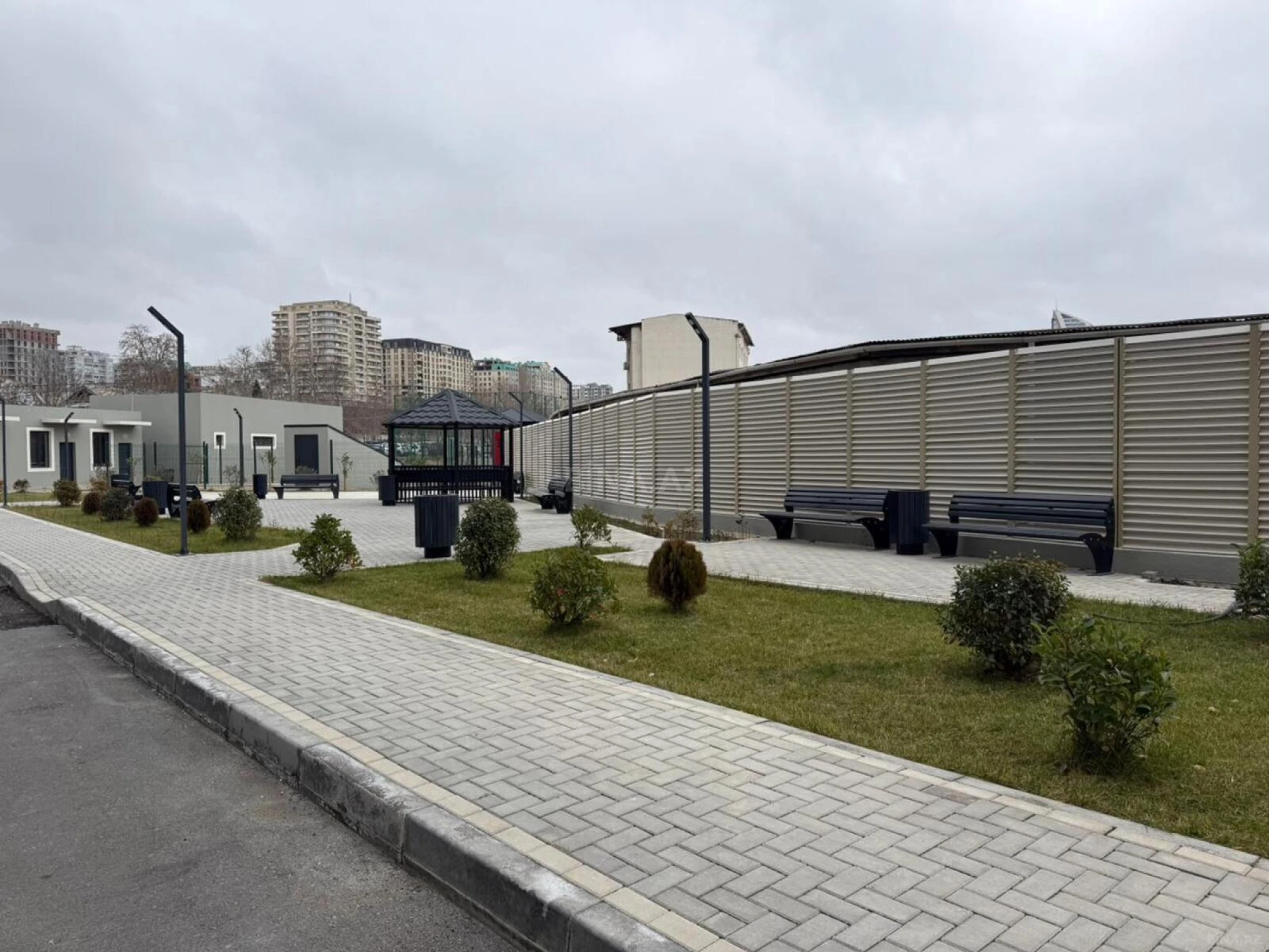 Satılır 3 otaqlı mənzil 118 m²