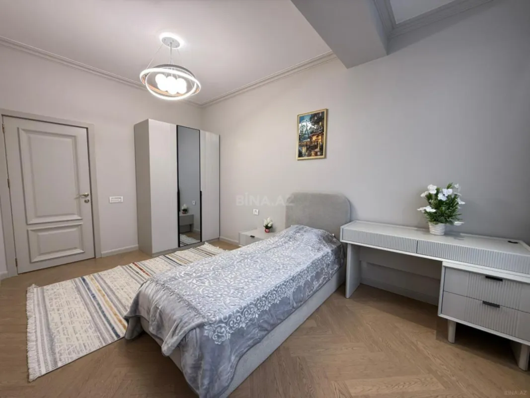 Satılır 3 otaqlı mənzil 118 m²