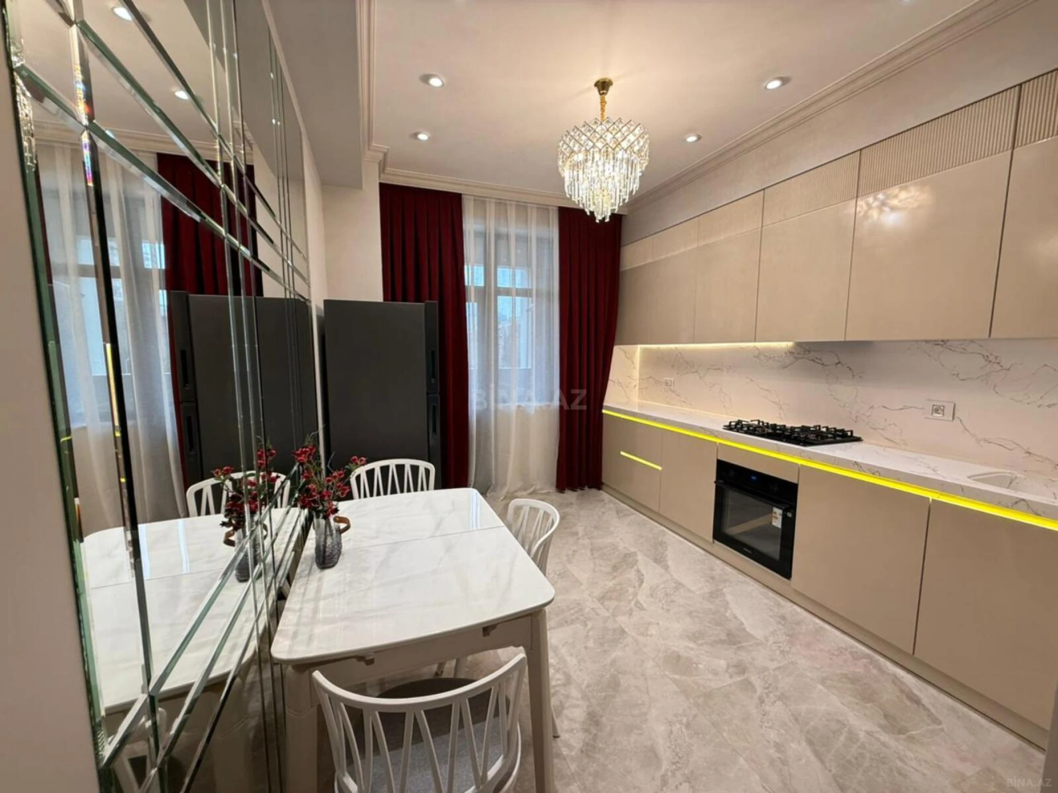 Satılır 3 otaqlı mənzil 118 m²