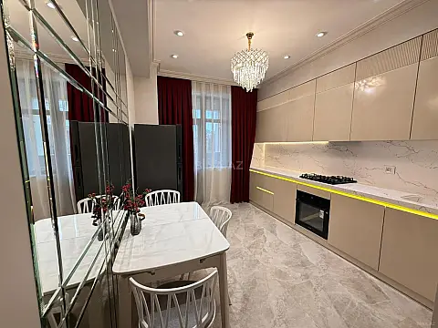 Satılır 3 otaqlı mənzil 118 m²