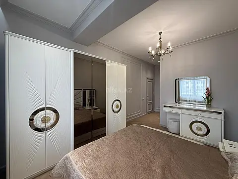 Satılır 3 otaqlı mənzil 118 m²