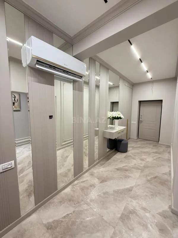 Satılır 3 otaqlı mənzil 118 m²