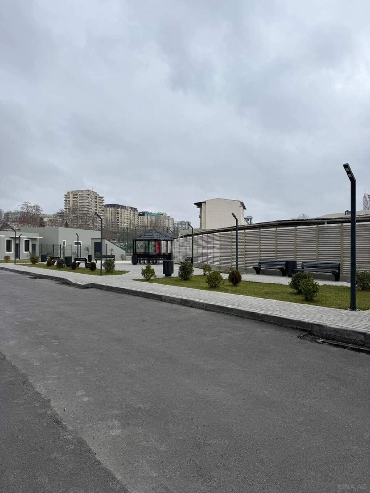 Satılır 3 otaqlı mənzil 118 m²