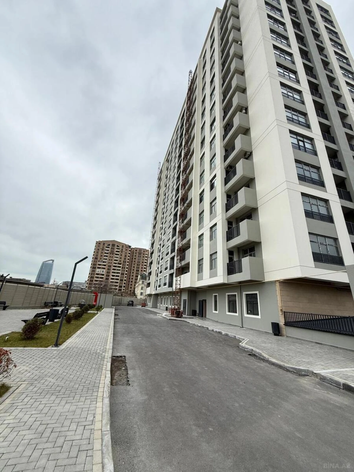 Satılır 3 otaqlı mənzil 118 m²