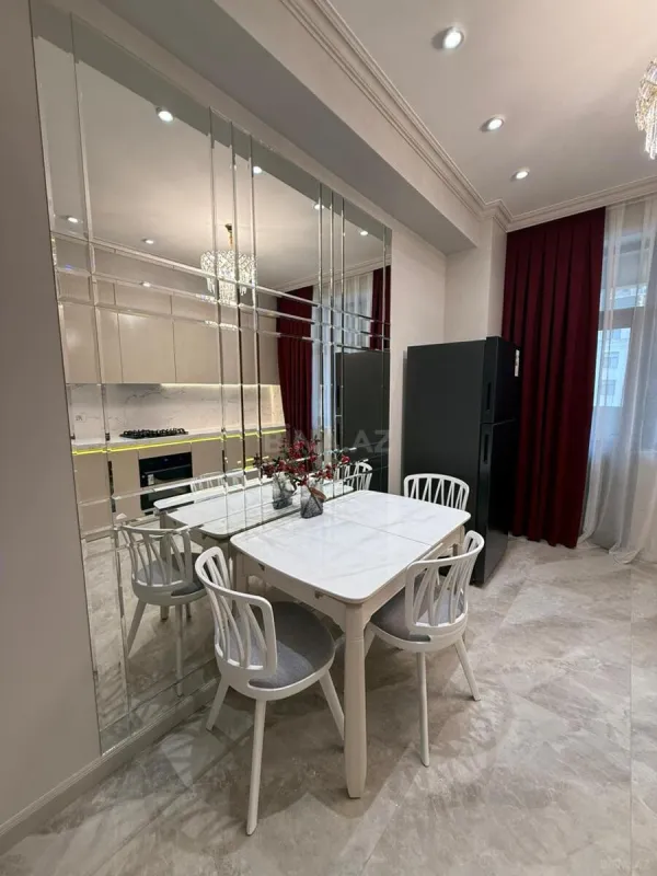 Satılır 3 otaqlı mənzil 118 m²