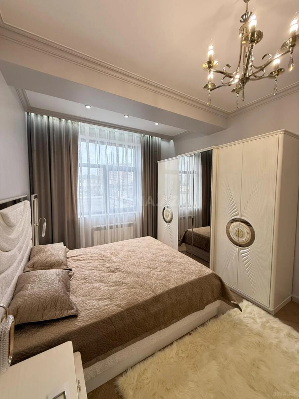 Satılır 3 otaqlı mənzil 118 m²