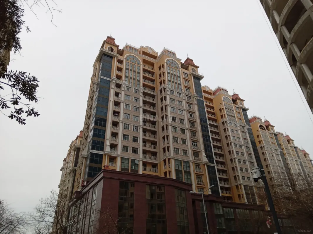 Satılır 3 otaqlı mənzil 146.7 m²