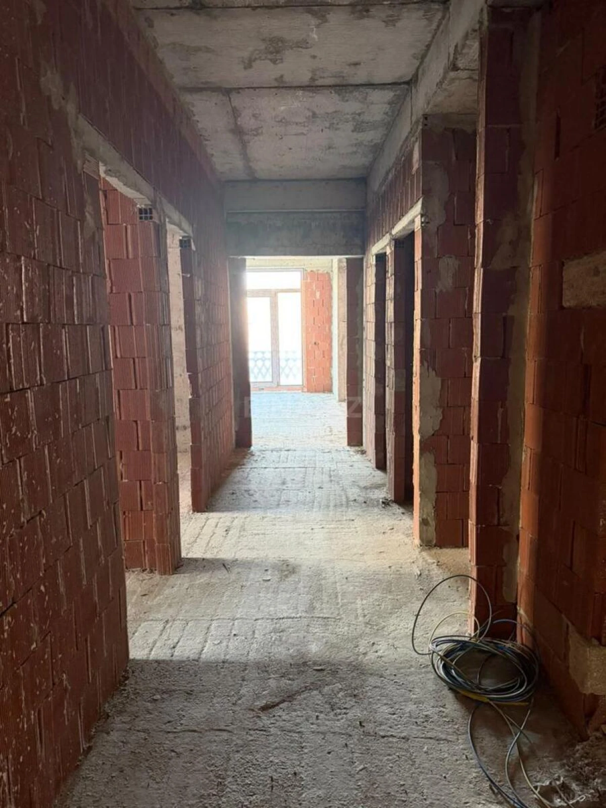 Satılır 3 otaqlı mənzil 146.7 m²