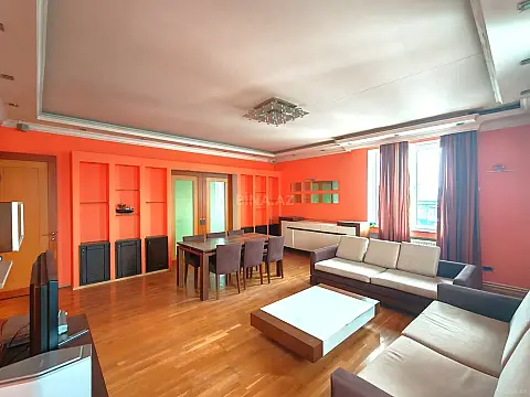 Satılır 3 otaqlı mənzil 135 m²