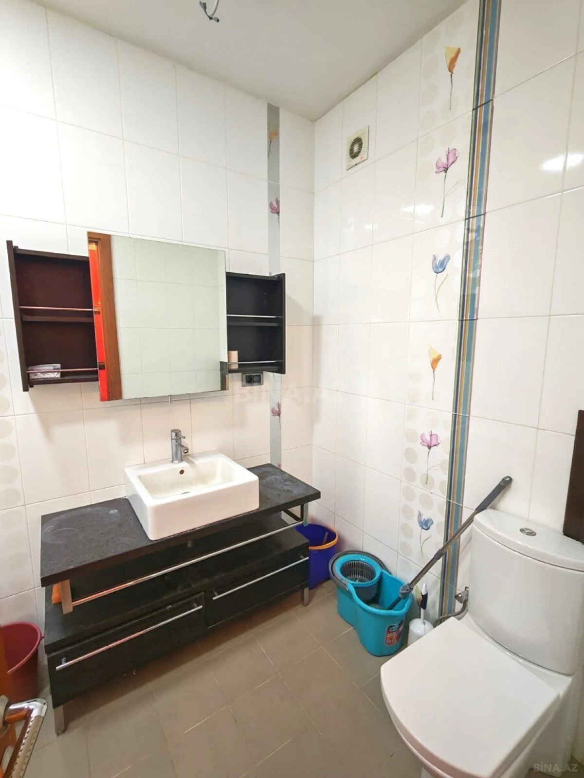 Satılır 3 otaqlı mənzil 135 m²