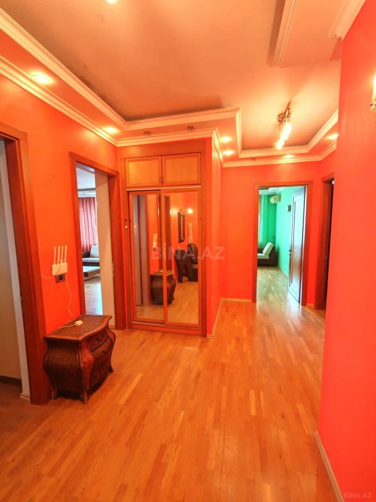 Satılır 3 otaqlı mənzil 135 m²