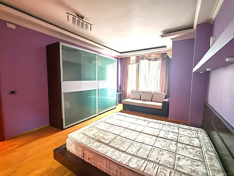 Satılır 3 otaqlı mənzil 135 m²