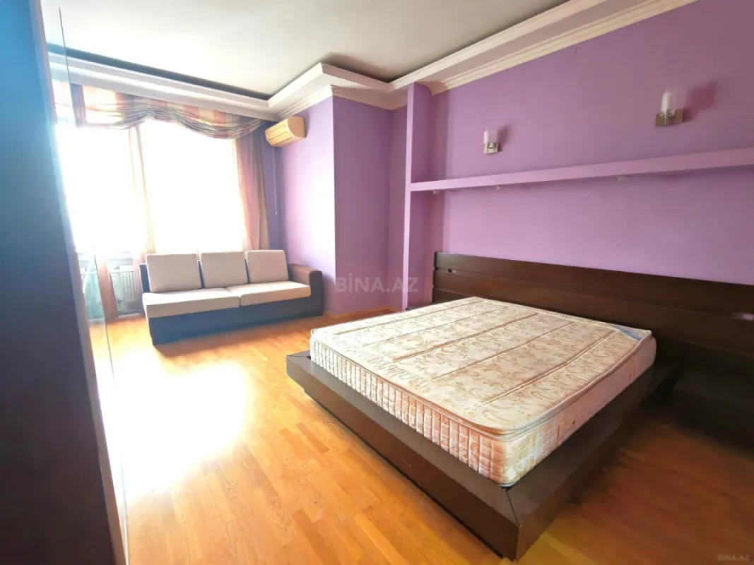 Satılır 3 otaqlı mənzil 135 m²