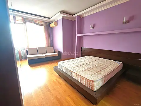 Satılır 3 otaqlı mənzil 135 m²