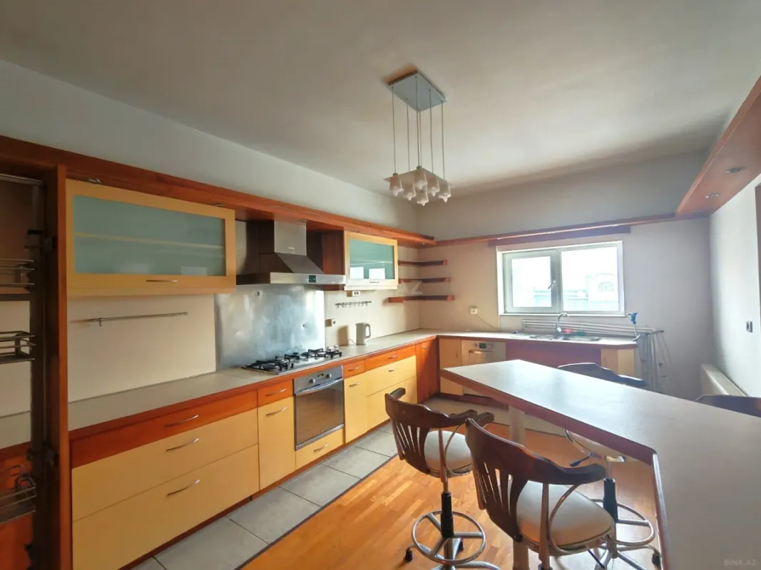 Satılır 3 otaqlı mənzil 135 m²