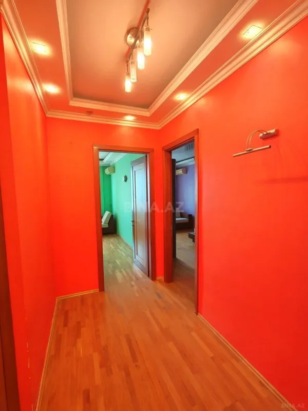 Satılır 3 otaqlı mənzil 135 m²