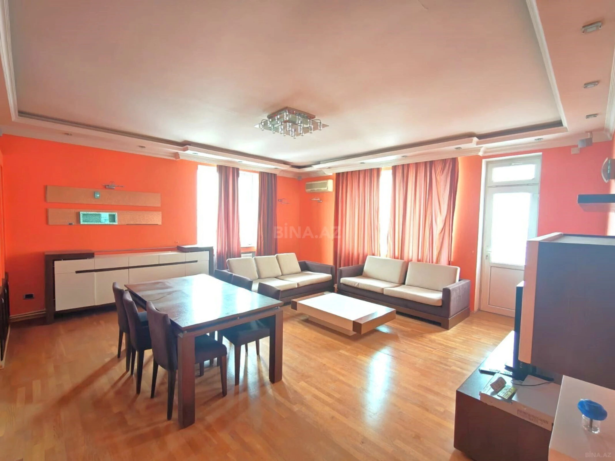 Satılır 3 otaqlı mənzil 135 m²