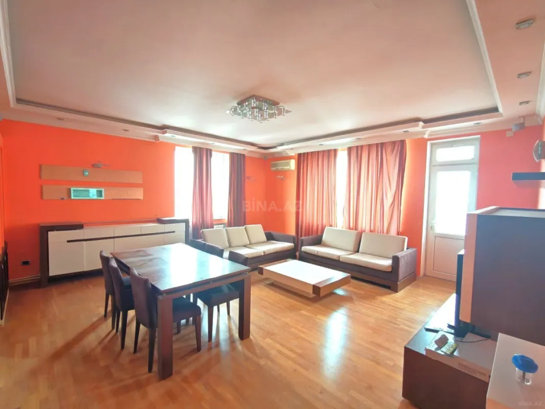 Satılır 3 otaqlı mənzil 135 m²